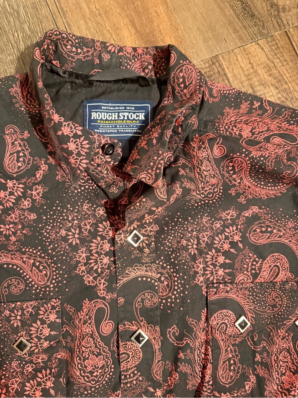 Rough Stock Men’s Black & Red Paisley Pearl Snap
